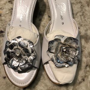NWOT wedge shoes